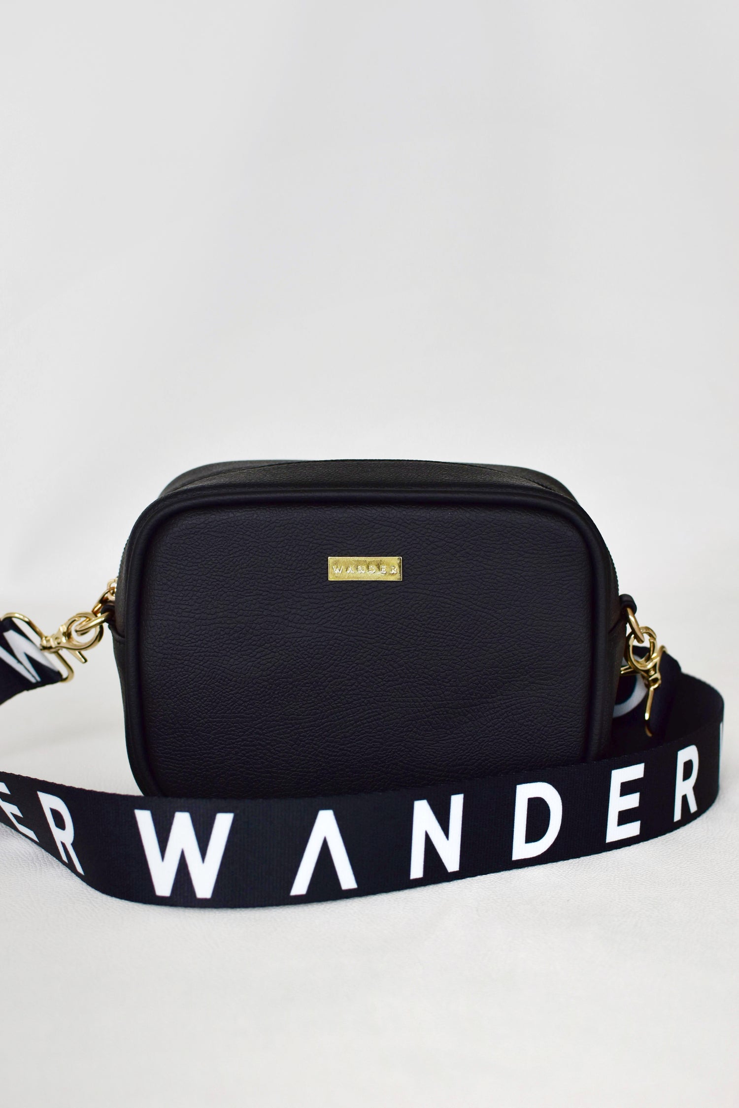 Bolso ary negro correa wander